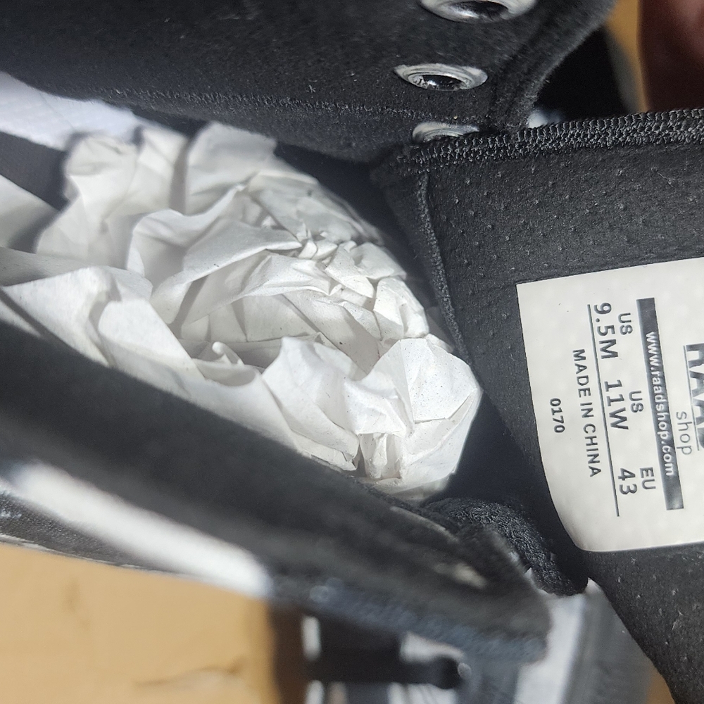 Skull with black and white flag hi-top canvas shoes